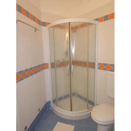 Modern Three Flat With Pool - Beahost -