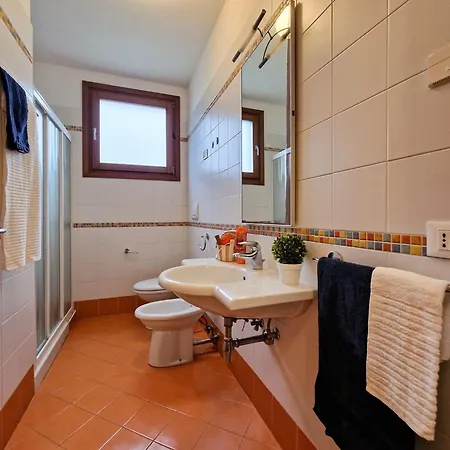 Modern Three Flat With Pool דירה