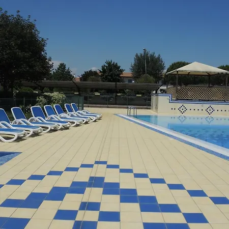 Modern Three Flat With Pool דירה ביביונה