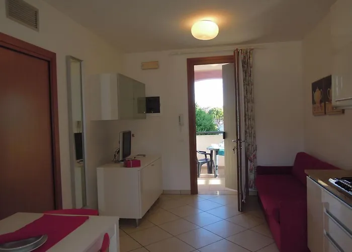 Modern Three Flat With Pool * بيبيوني