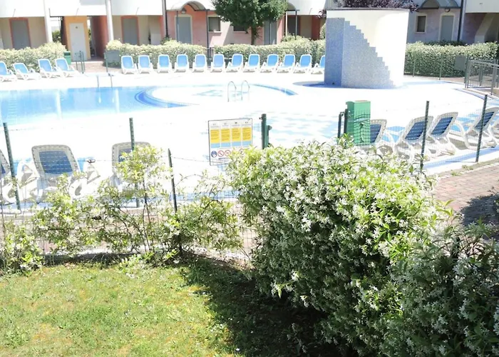 Διαμέρισμα Modern Three Flat With Pool *